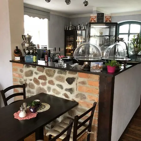 게스트하우스 Alte Schule Cafe Und 3*